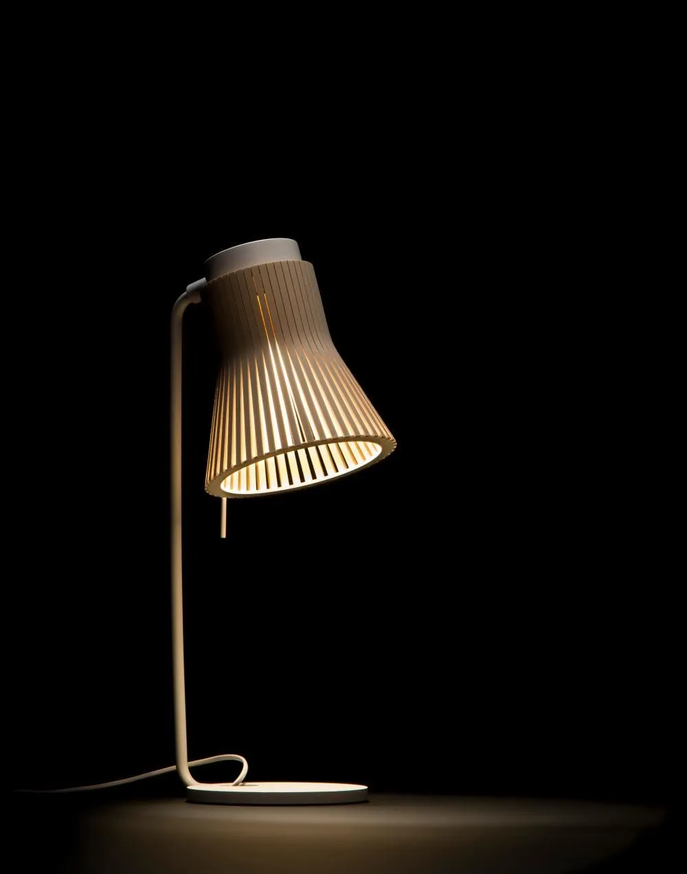 Petite table lamp